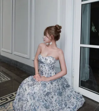 Ảnh 3 của Váy dạ hội strapless trắng họa tiết bướm