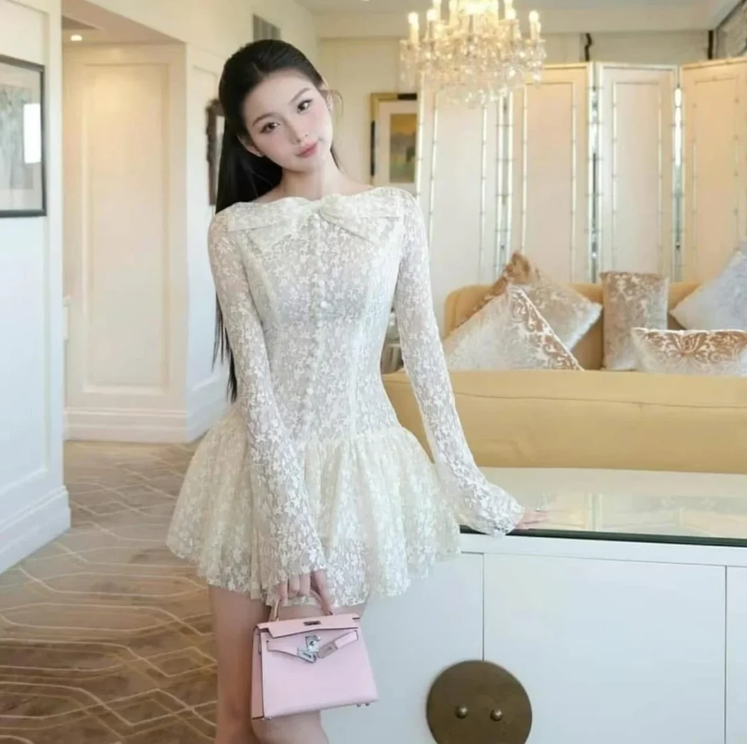 Photo 3 of Đầm ren trắng tay dài nữ tính