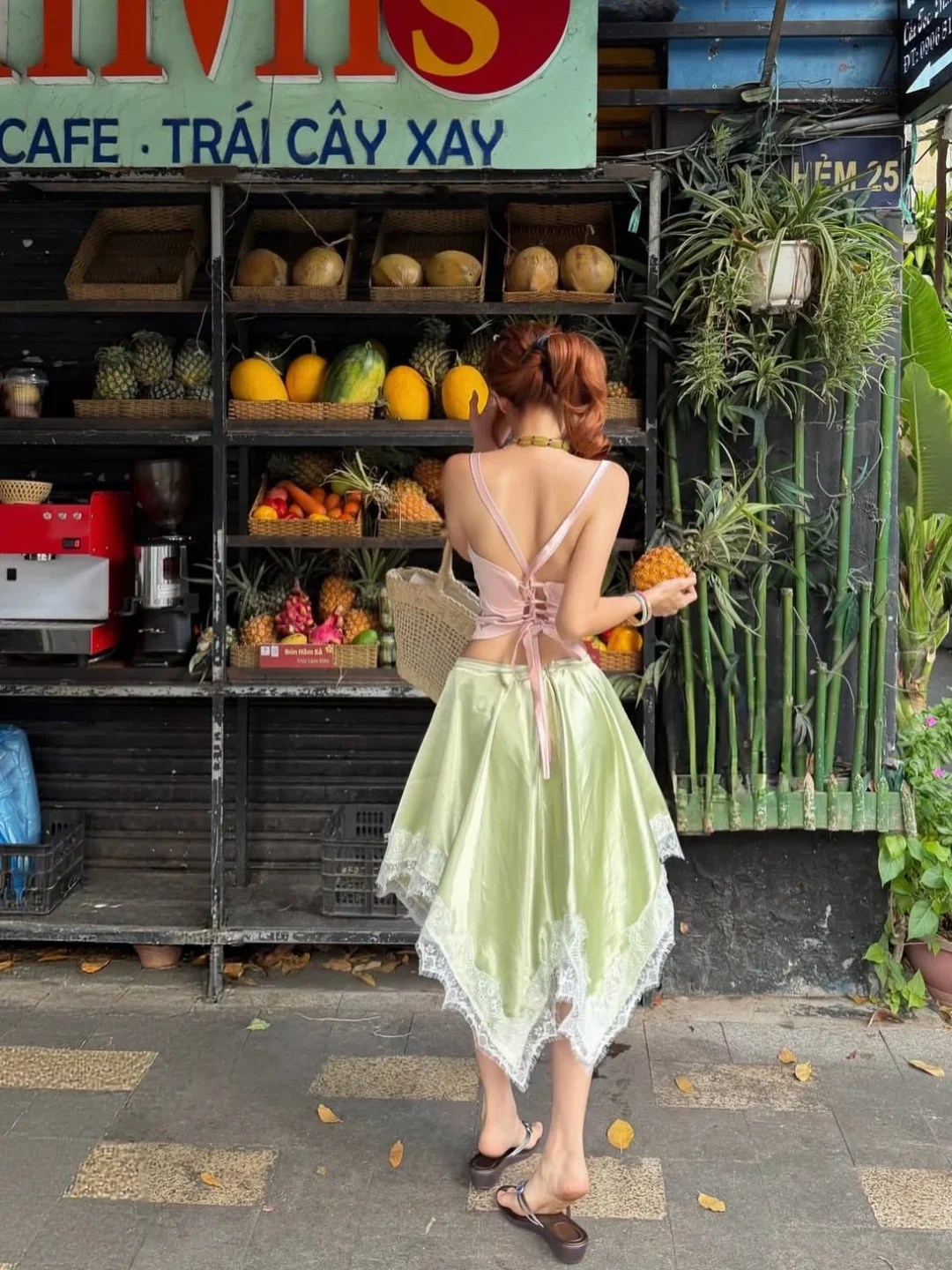 Photo 7 of Set crop top lụa hồng và chân váy midi xanh mint