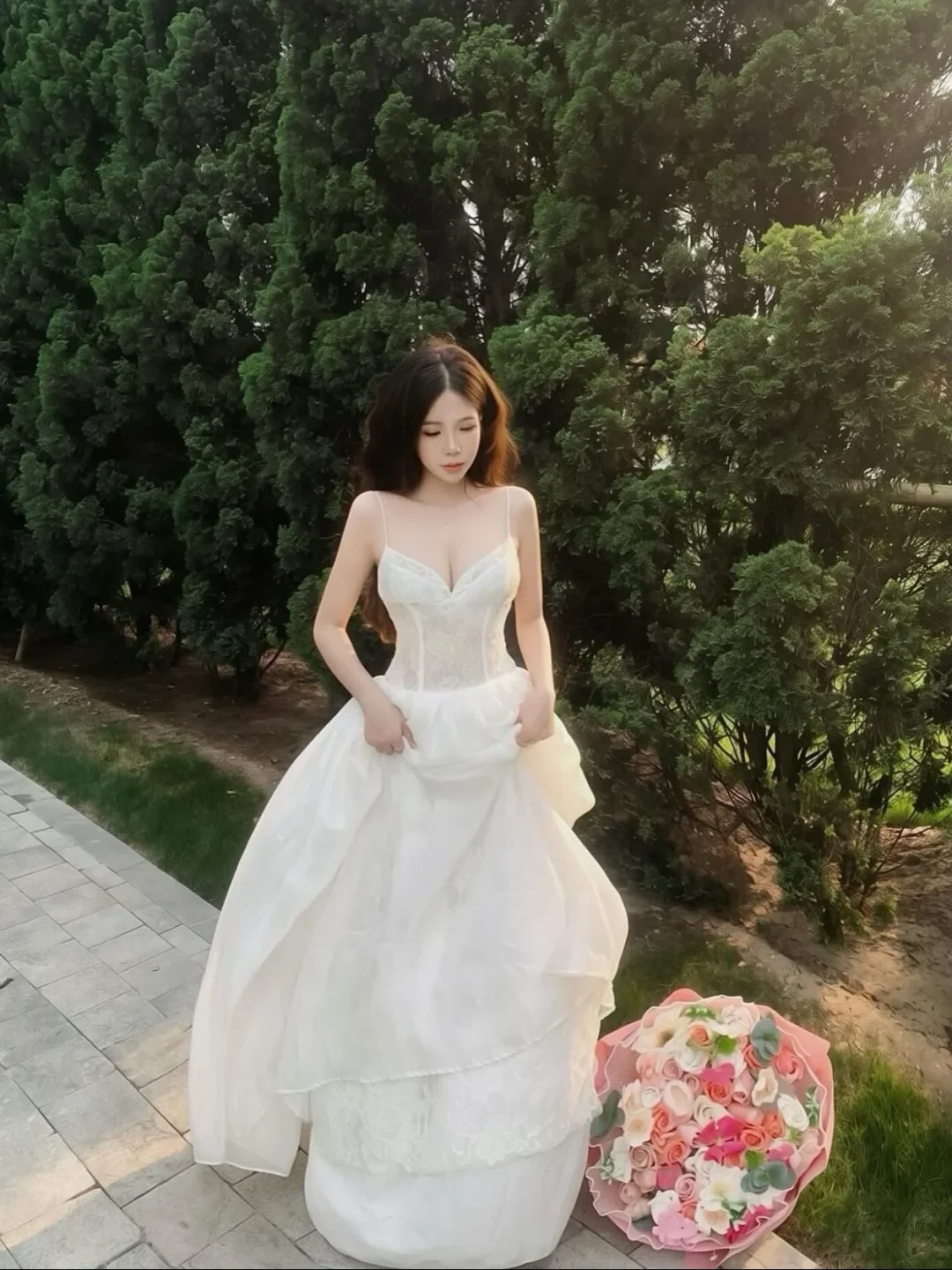 Ảnh 1 của Váy cưới trắng xòe ren công chúa size M