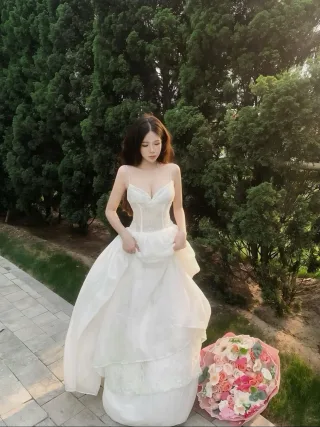 Ảnh 1 của Váy cưới trắng xòe ren công chúa size M