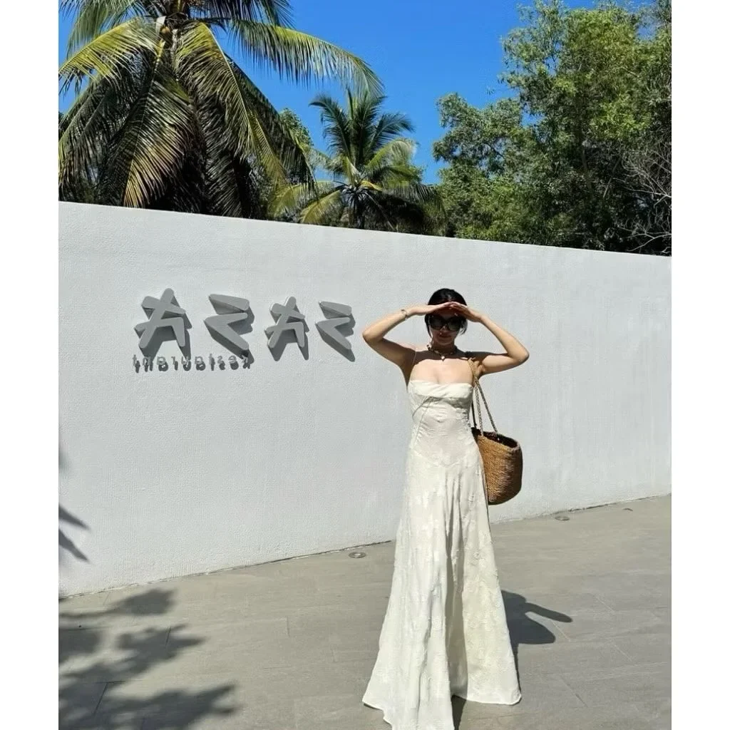 Ảnh 3 của Váy maxi trắng thêu hoa strapless nữ