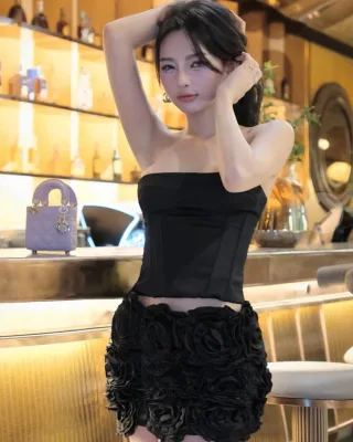 Ảnh 1 của Set corset và chân váy hoa đen nữ
