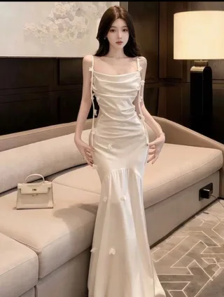 Photo 3 of Đầm maxi lụa kem dạ hội nữ