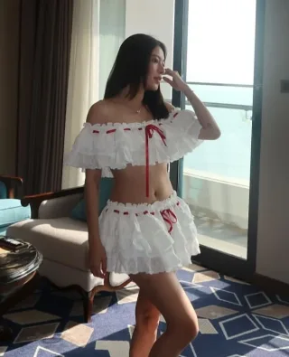 Photo 4 of Set croptop trễ vai chân váy bèo trắng nữ