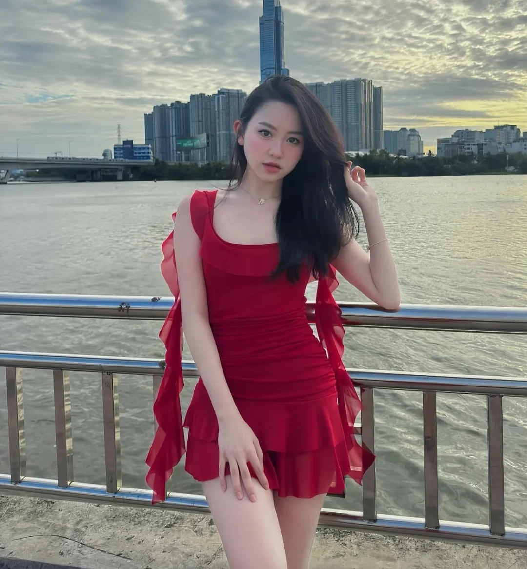 Ảnh 1 của Đầm đỏ mini bèo vai nữ size S M