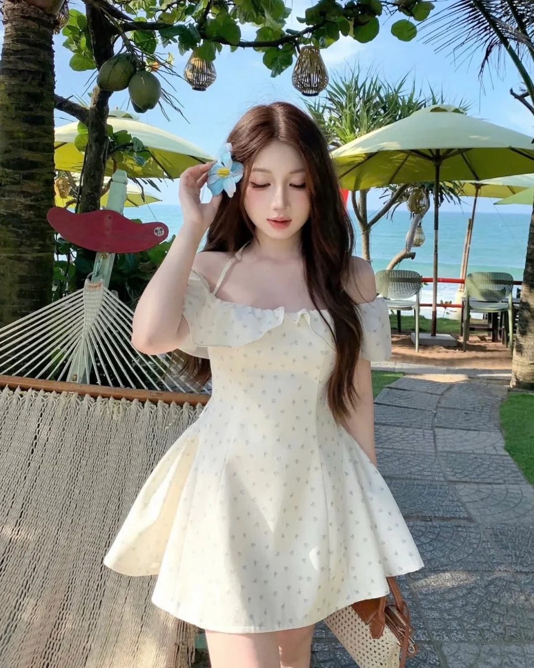Photo 2 of Váy trắng trễ vai chấm bi nữ