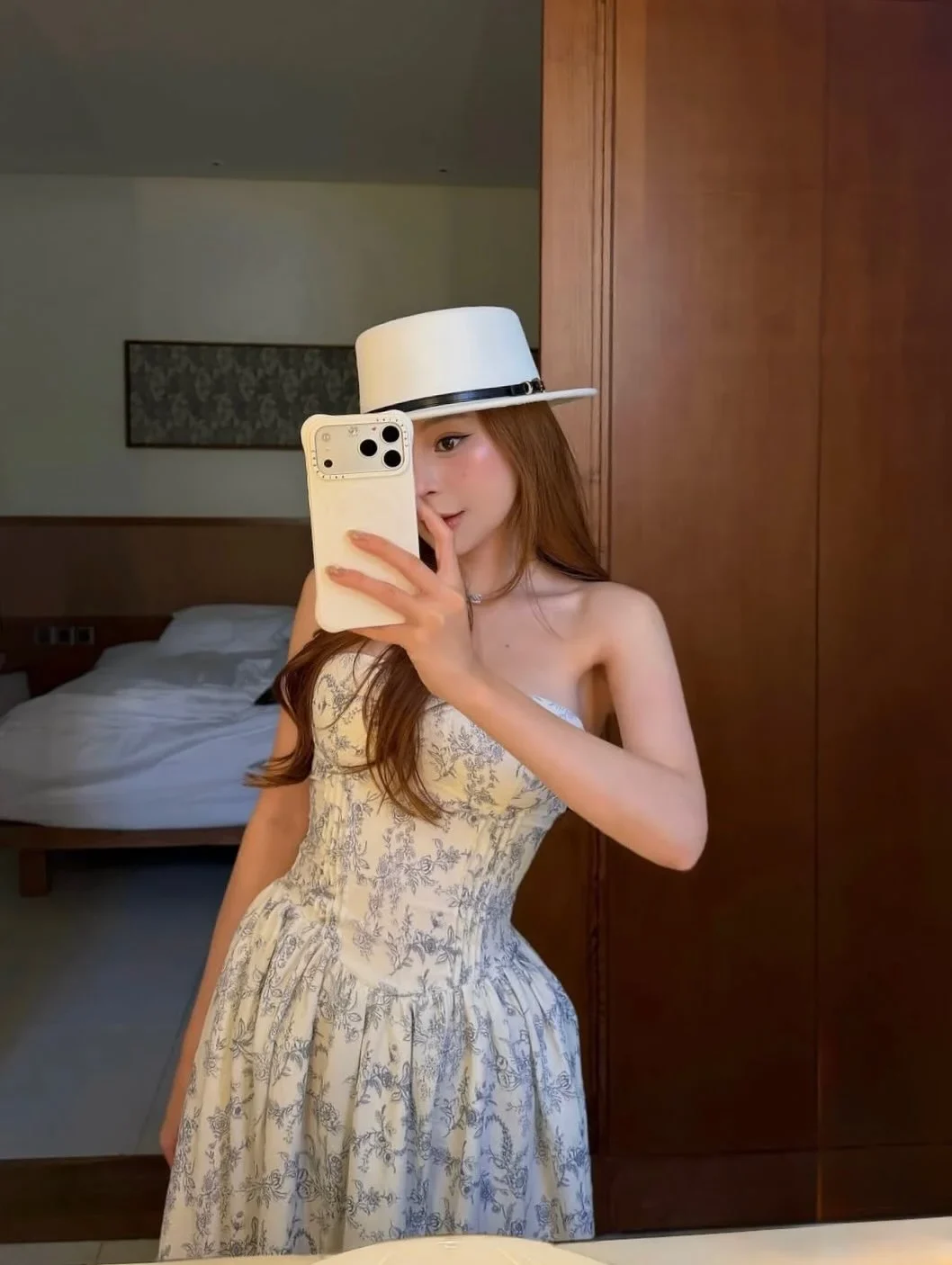 Photo 9 of Váy maxi hoa nhí cúp ngực trắng nữ