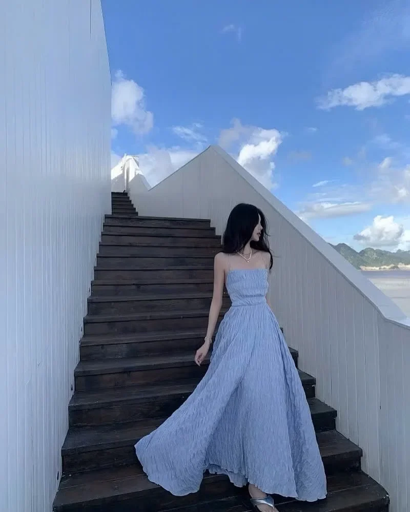 Photo 2 of Váy maxi xanh nhạt hở lưng nữ