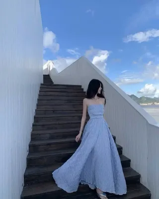 Photo 2 of Váy maxi xanh nhạt hở lưng nữ
