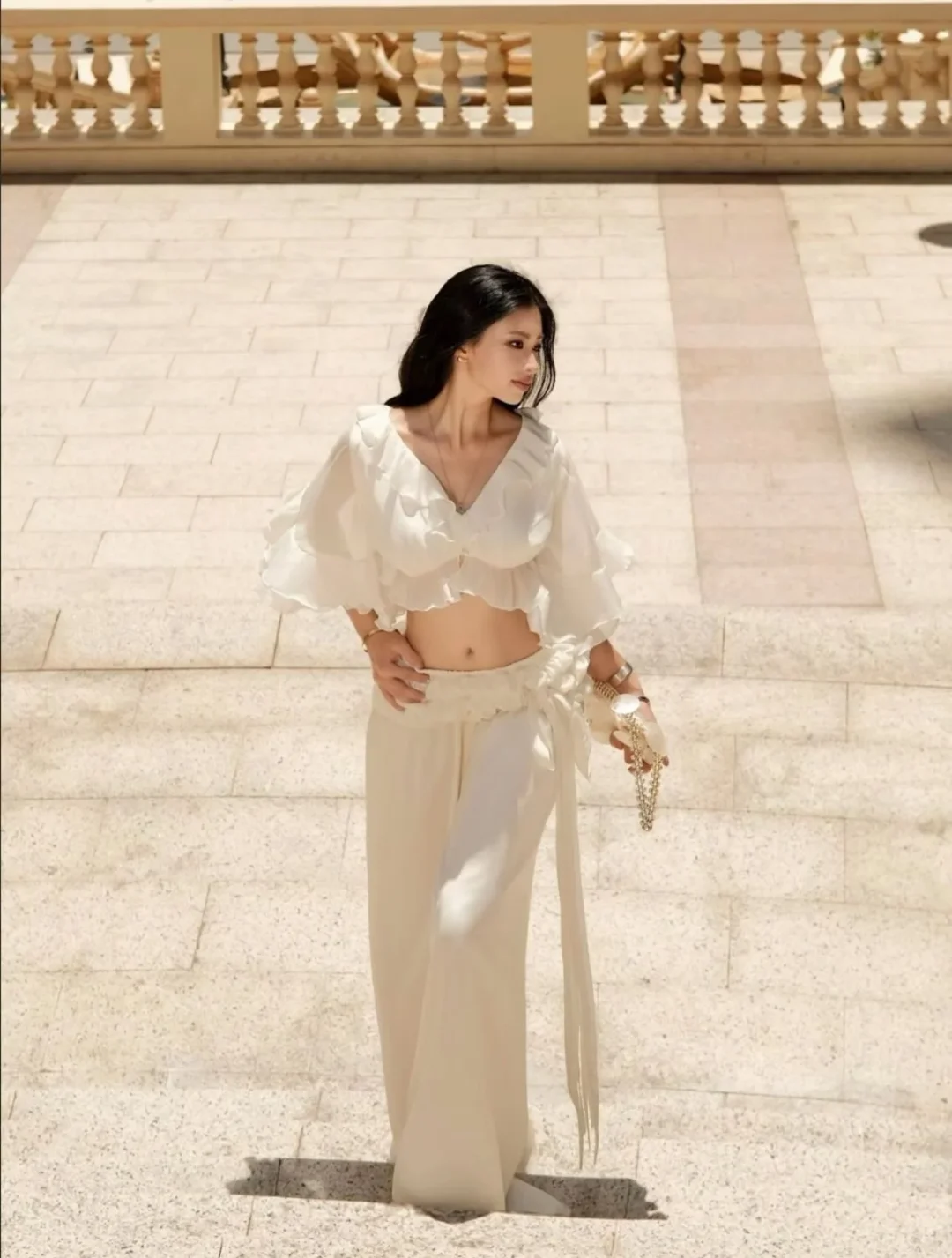 Photo 2 of Set đồ trắng hai mảnh nữ crop top