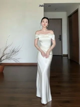 Ảnh 1 của Váy dài satin trễ vai trắng