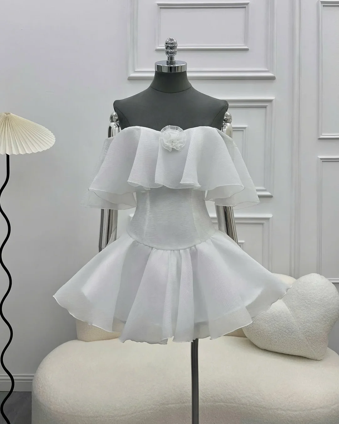 Photo 5 of Đầm trắng trễ vai bèo nhún size S M