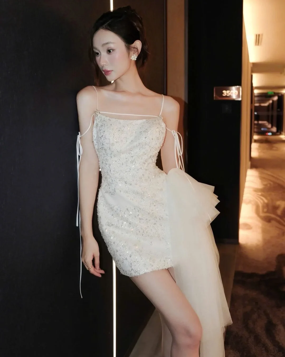 Ảnh 1 của Đầm sequin trắng ngắn hai dây size M