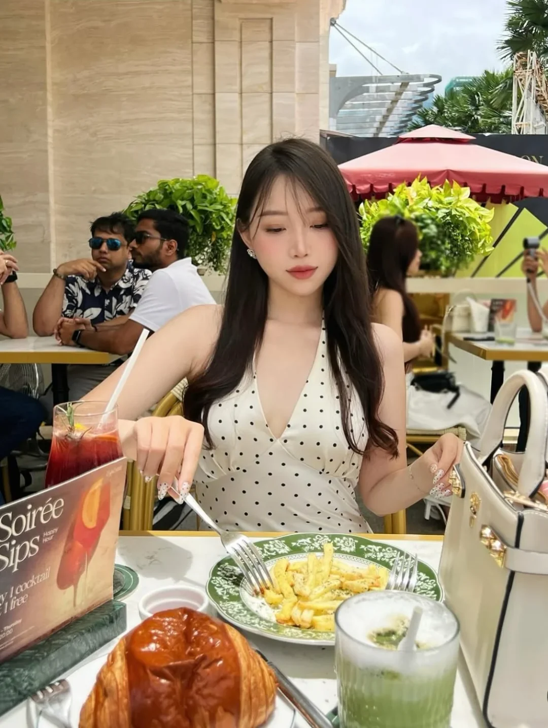 Ảnh 3 của Váy chấm bi lụa hở lưng Dressinsilk