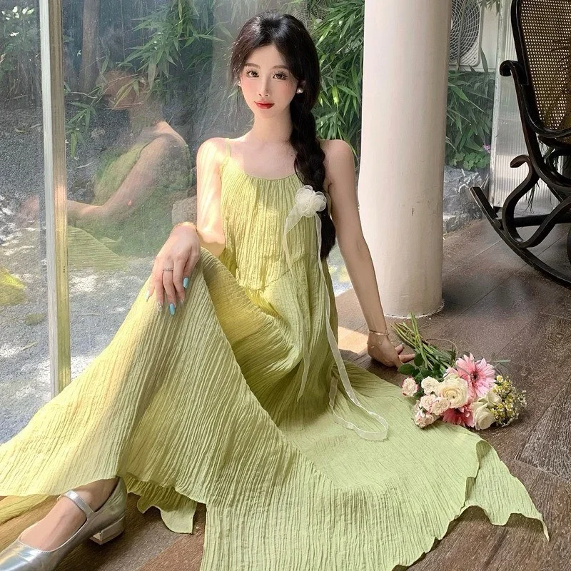 Photo 1 of Váy maxi xanh lá hai dây xếp ly nữ