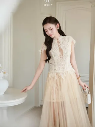 Photo 1 of Áo dài ren tulle kem nữ sang trọng