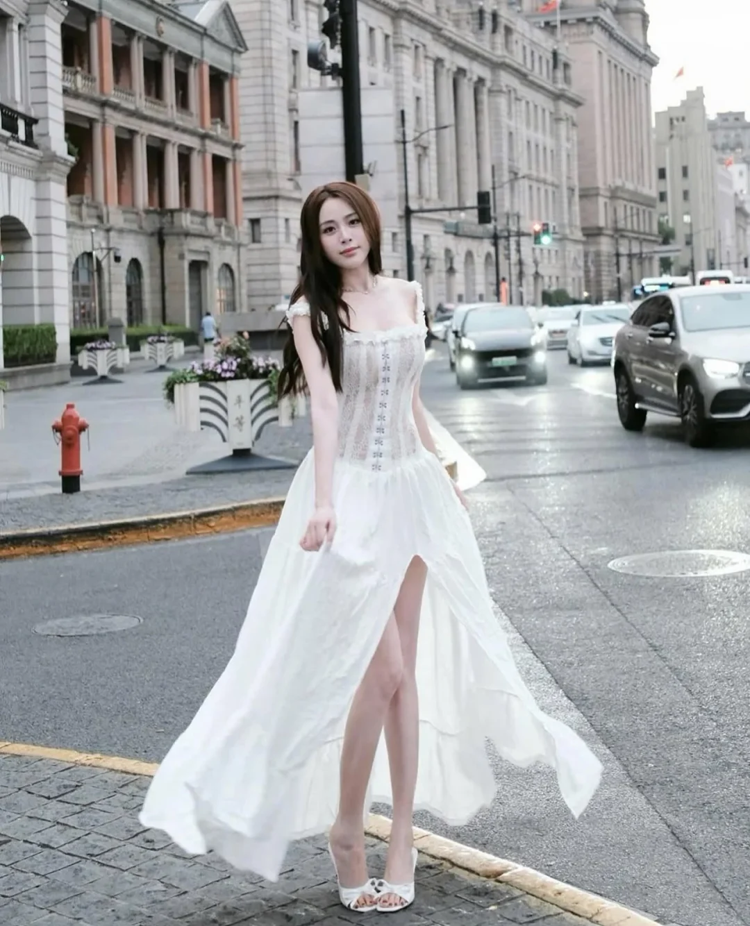 Photo 2 of Đầm trắng trễ vai corset ren nữ