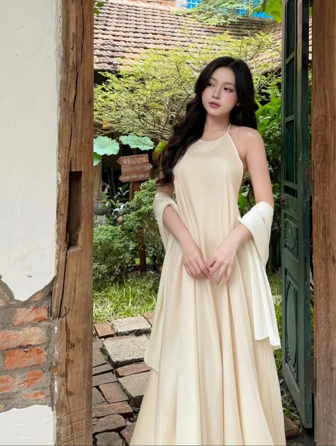 Ảnh 2 của Đầm maxi lụa kem hai dây nữ