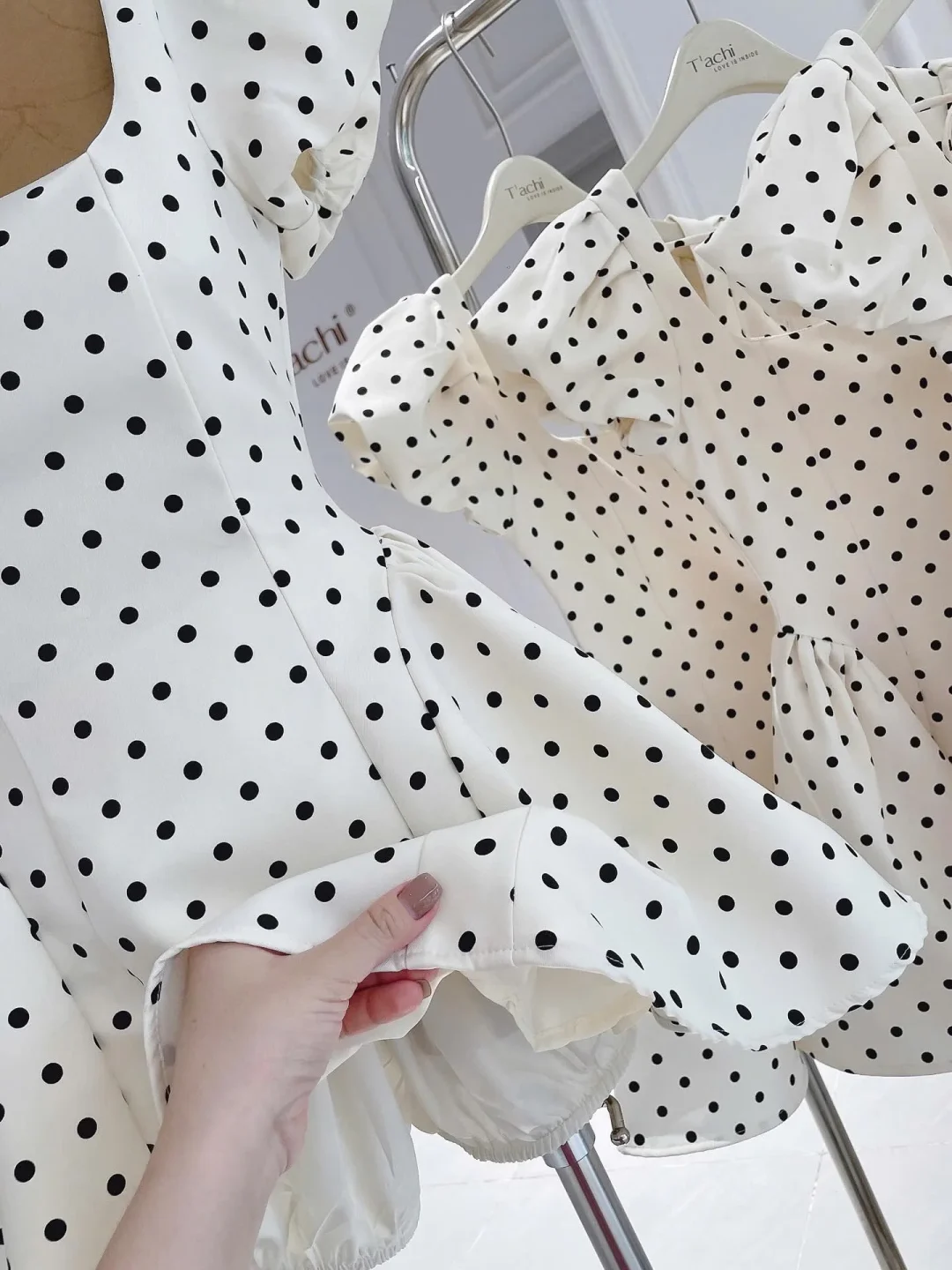 Ảnh 8 của Váy chấm bi trắng tay phồng nữ size M