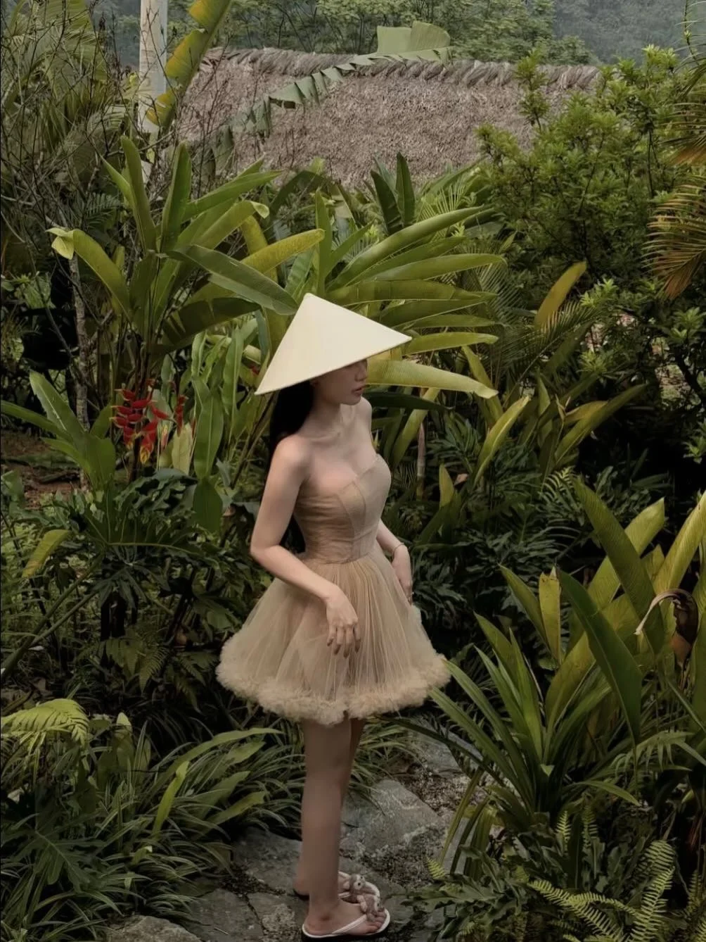 Ảnh 2 của Váy tulle viền lông be Chouchou size S
