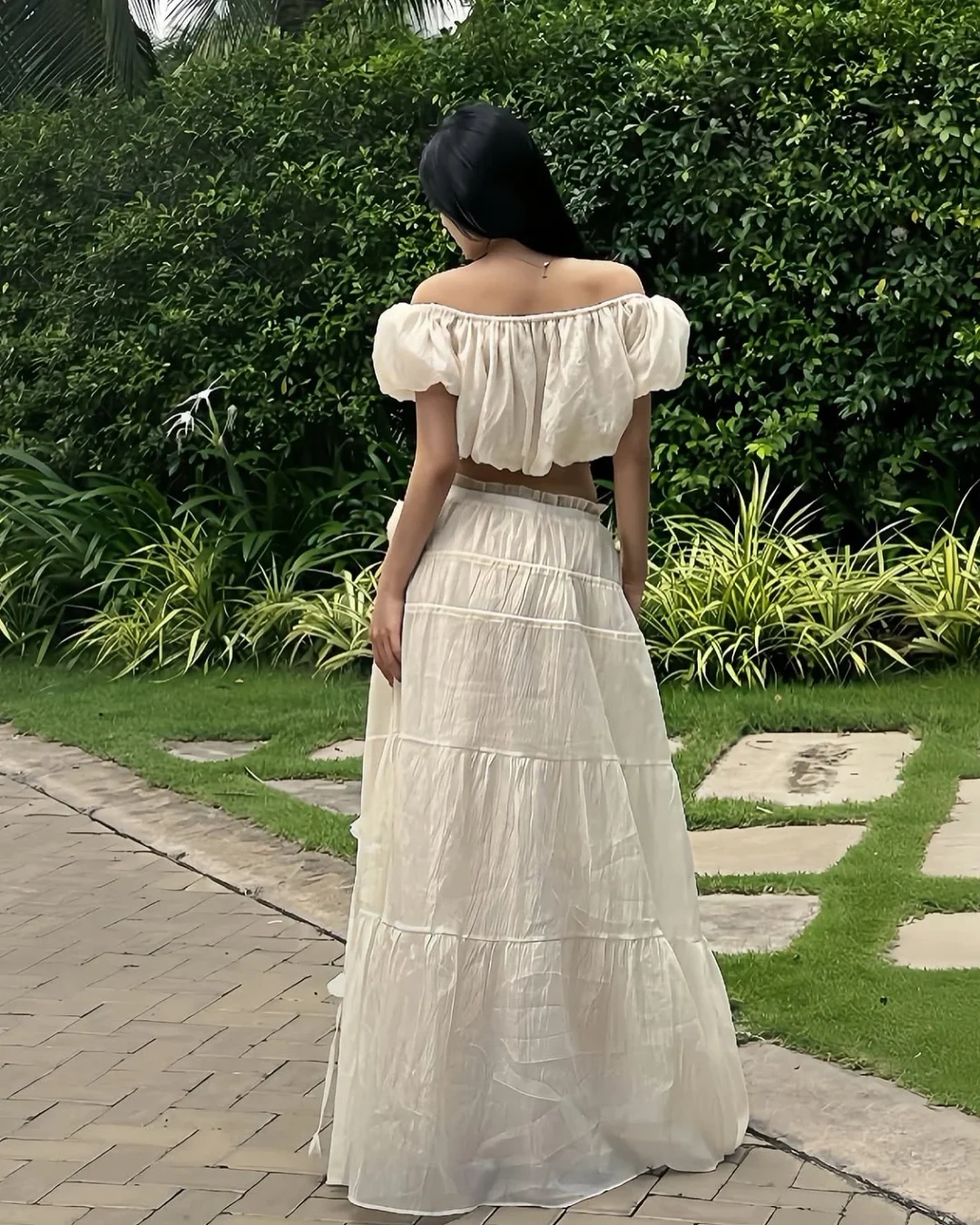 Ảnh 4 của Set croptop trễ vai váy maxi boho kem nữ