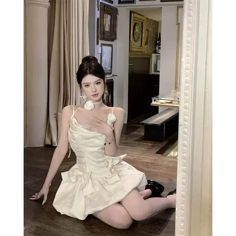 Ảnh 4 của Đầm ngắn lụa vàng nhạt hottrend nữ