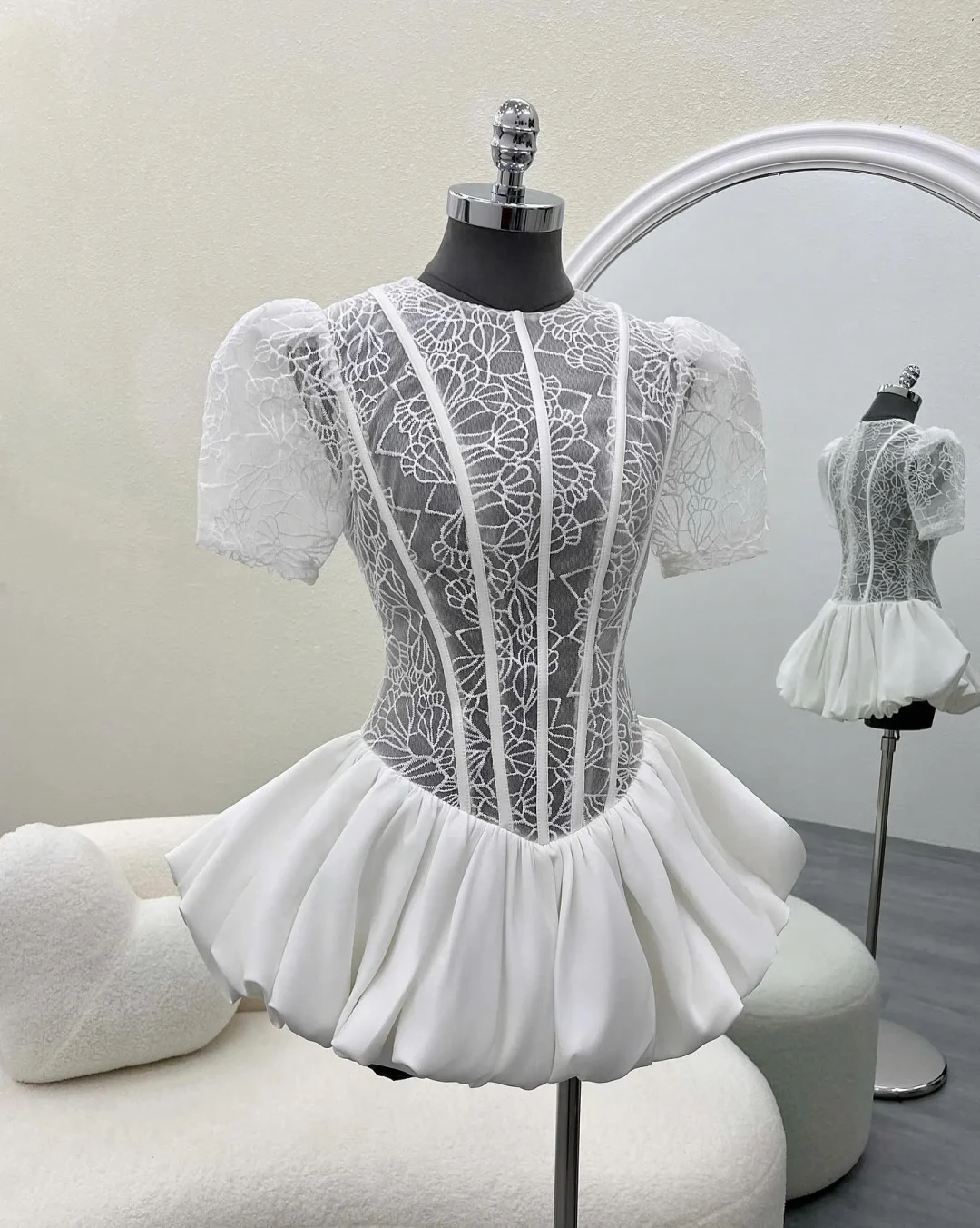 Ảnh 5 của Váy ren trắng mini tay phồng nữ