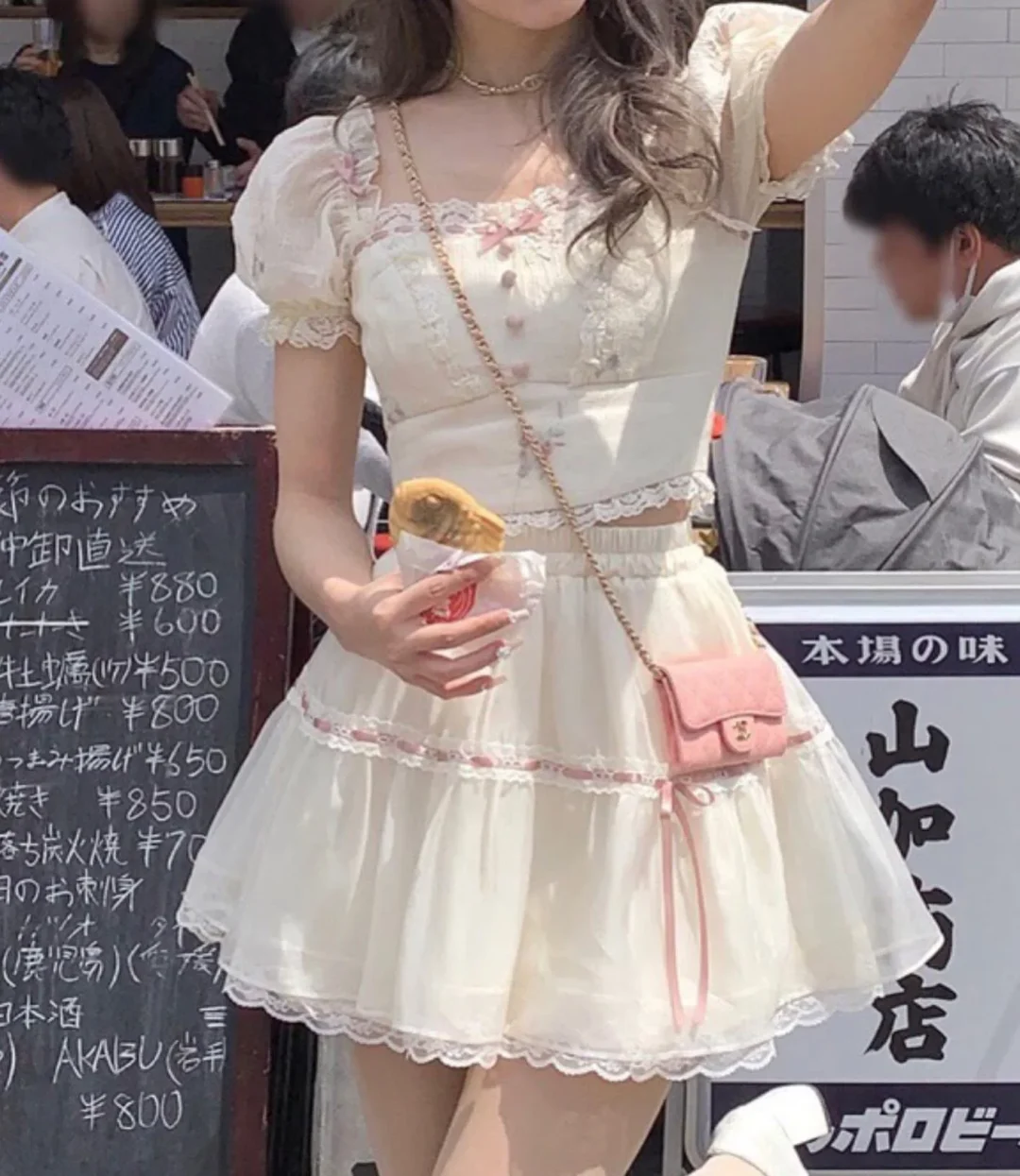 Photo 2 of Váy babydoll trắng hồng tay phồng size M