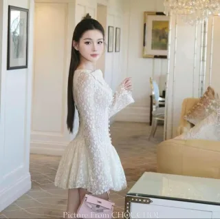 Photo 4 of Đầm ren trắng tay dài nữ tính