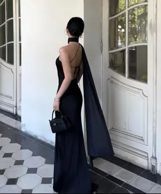 Photo 1 of Đầm maxi đen hở lưng DD23 nữ