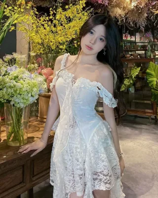 Photo 2 of Váy ren trắng ngắn babydoll nữ