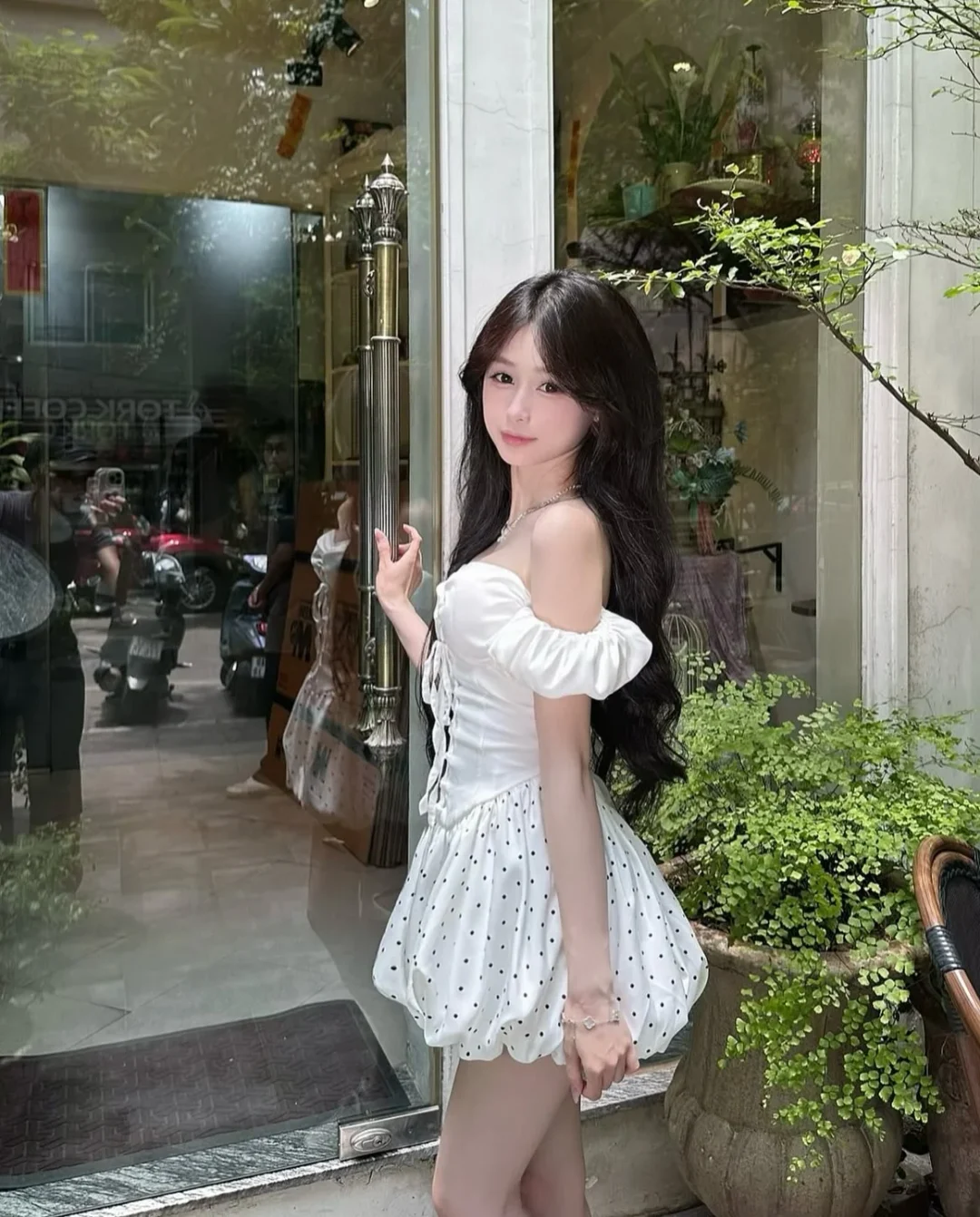 Ảnh 4 của Đầm corset trắng chấm bi vai trễ nữ
