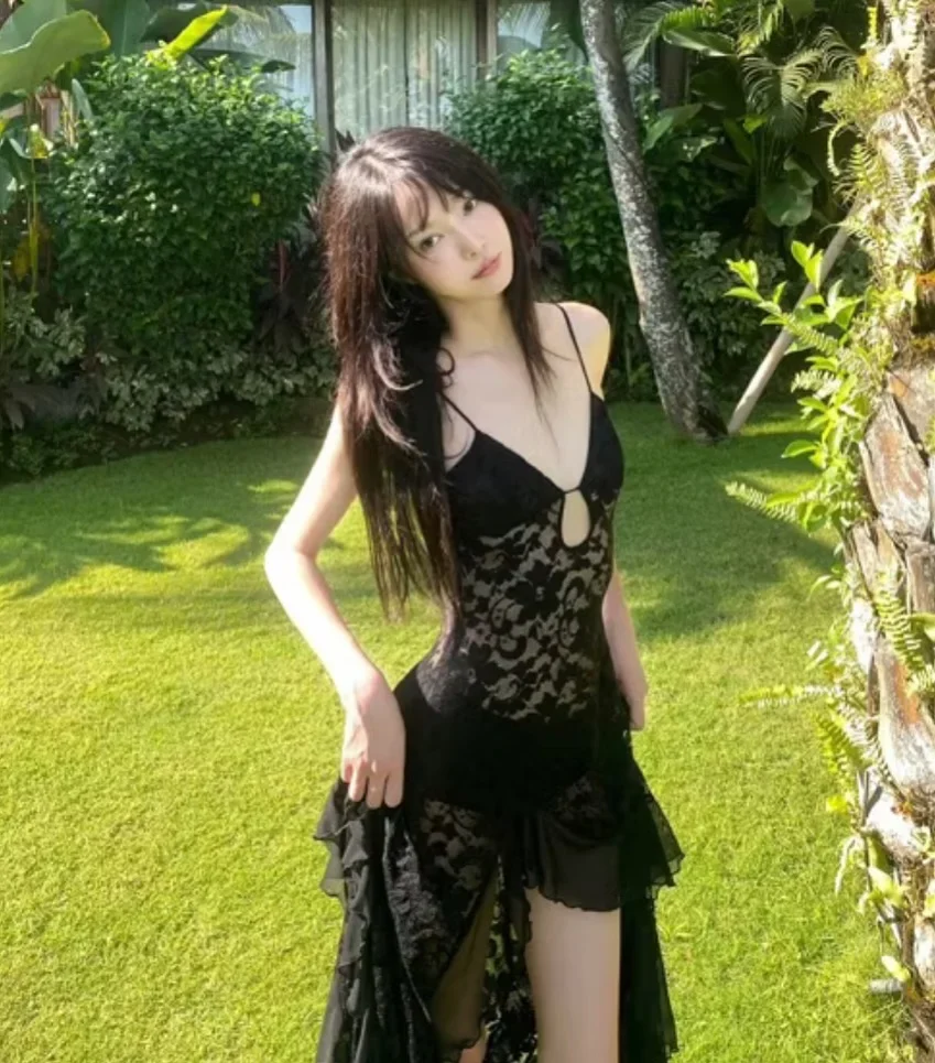 Ảnh 3 của Váy ren đen dài xẻ tà maxi nữ