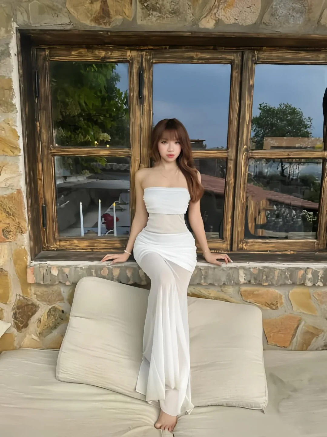Ảnh 2 của Đầm trắng cúp ngực ôm sát nữ cho thuê