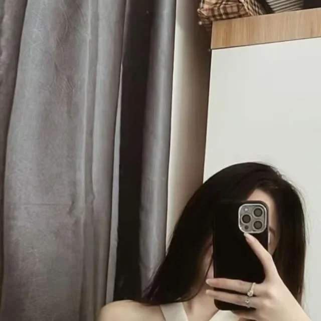Photo 1 of Yếm sen kem truyền thống cho thuê chụp ảnh