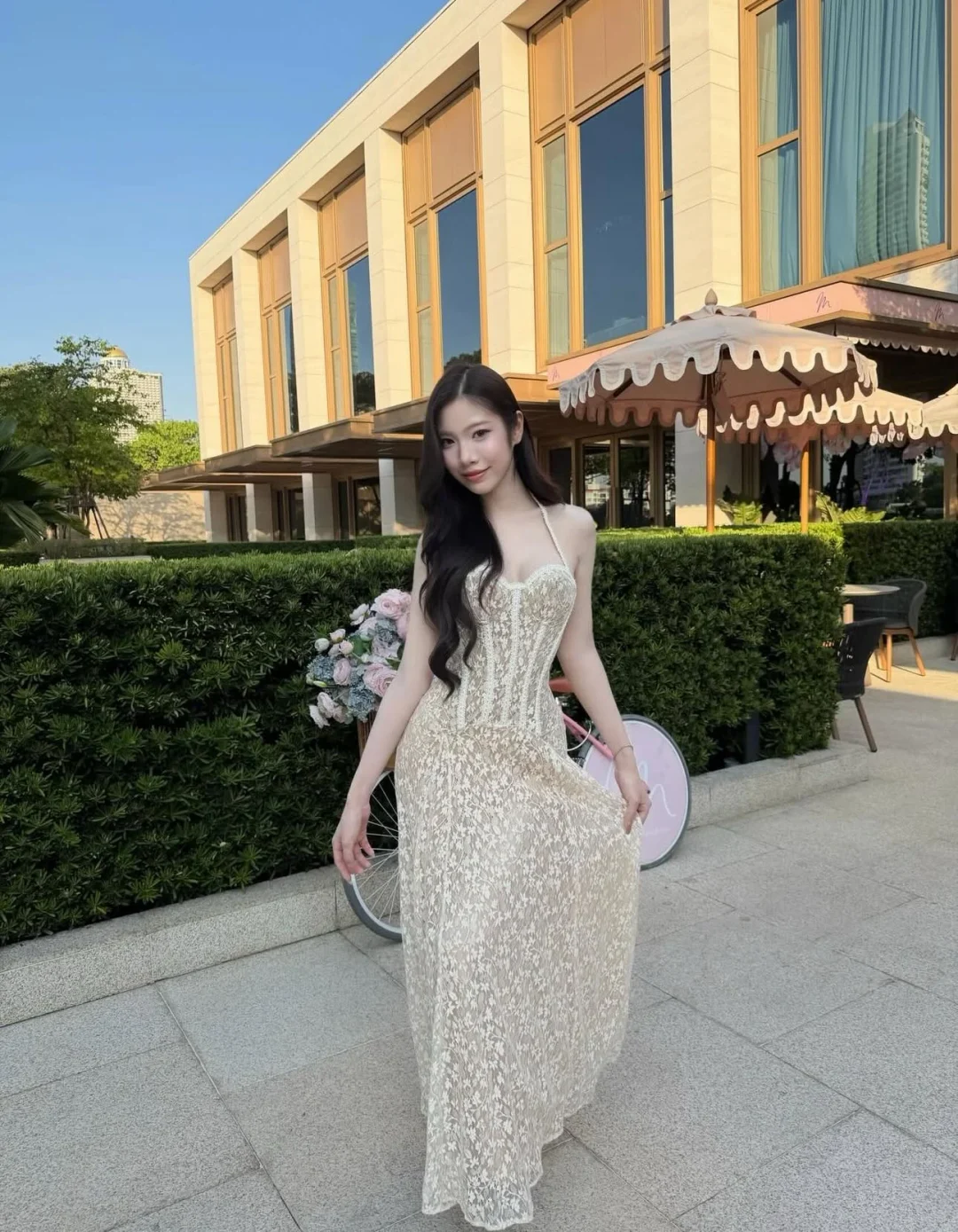 Photo 6 of Váy ren maxi corset hai dây màu kem