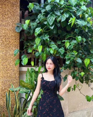 Ảnh 2 của Đầm maxi hai dây hoa đỏ nữ