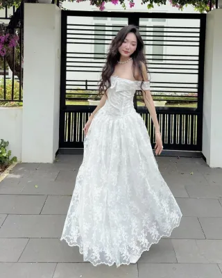 Ảnh 2 của Váy cưới trắng trễ vai ren bồng bềnh