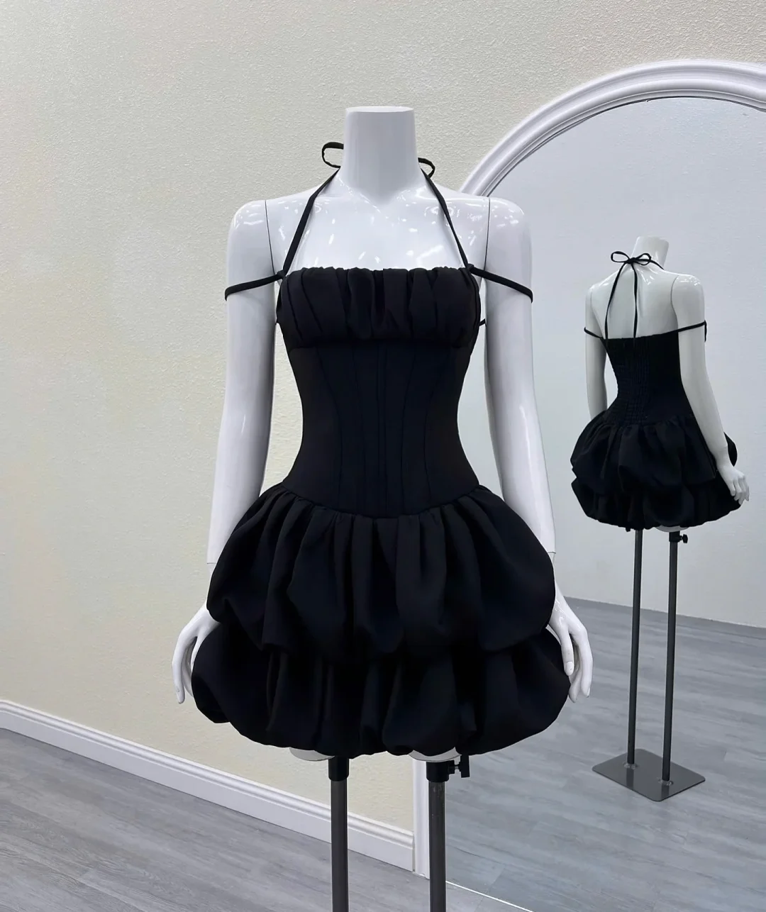 Ảnh 6 của Đầm corset đen bồng bềnh satin nữ