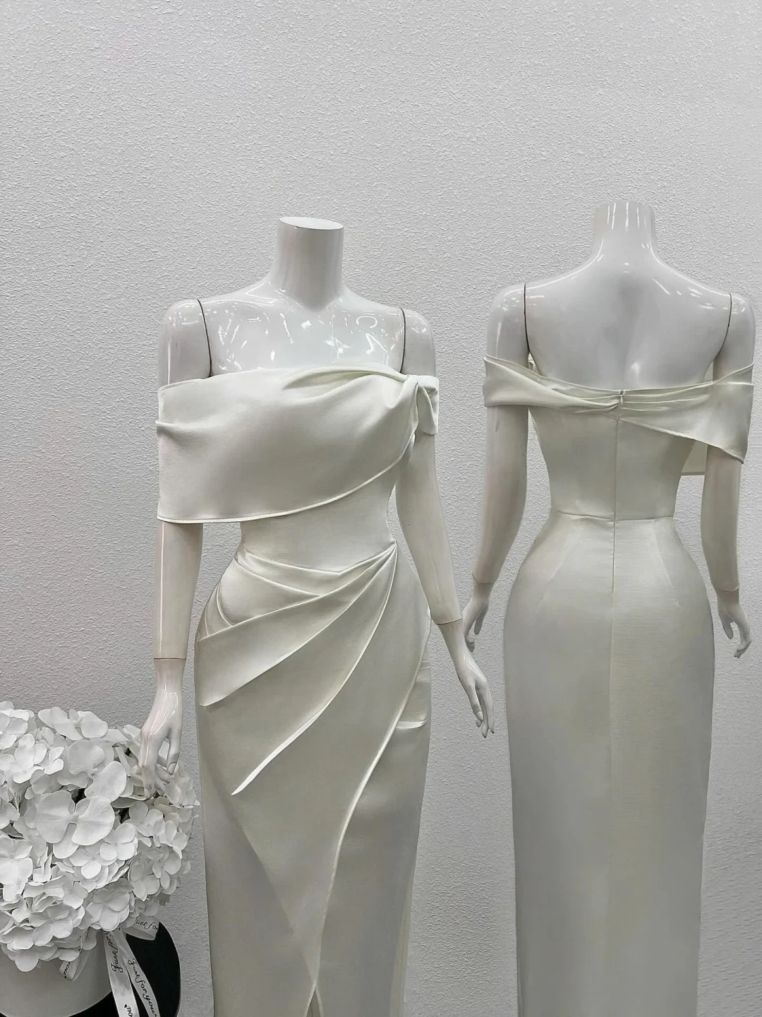 Ảnh 5 của Váy dạ hội satin trắng trễ vai size M