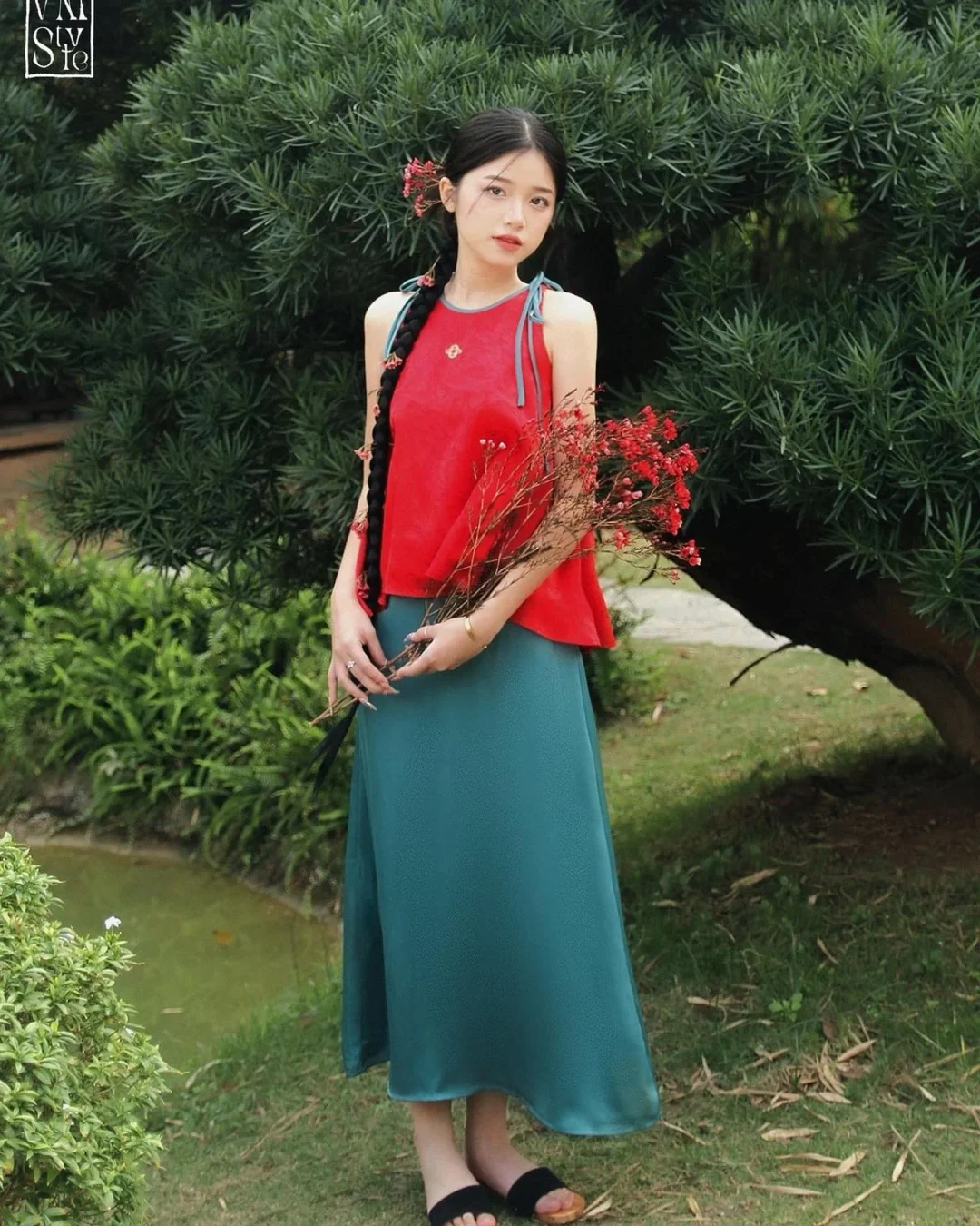 Photo 1 of Set yếm đỏ xanh lụa size M nữ