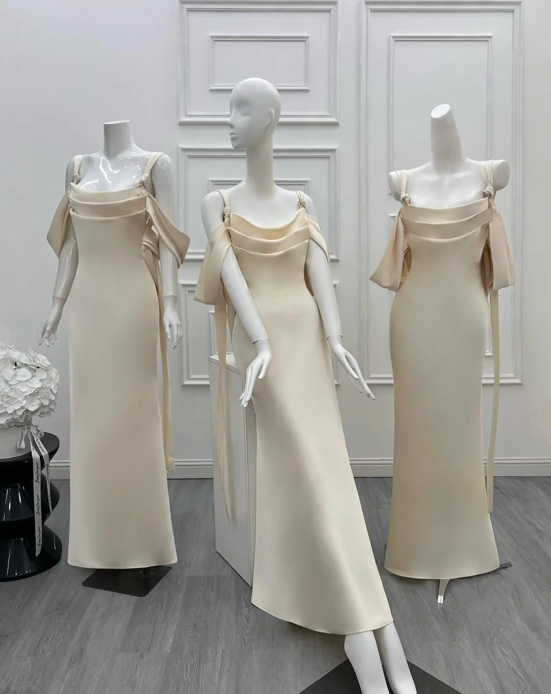 Photo 8 of Đầm dạ hội satin hở lưng màu kem size M