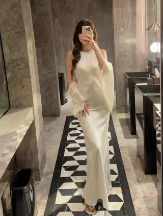 Photo 1 of Áo dài lụa trắng hiện đại nữ