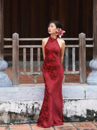 Ảnh 1 của Yếm nữ đỏ lụa họa tiết hoa truyền thống