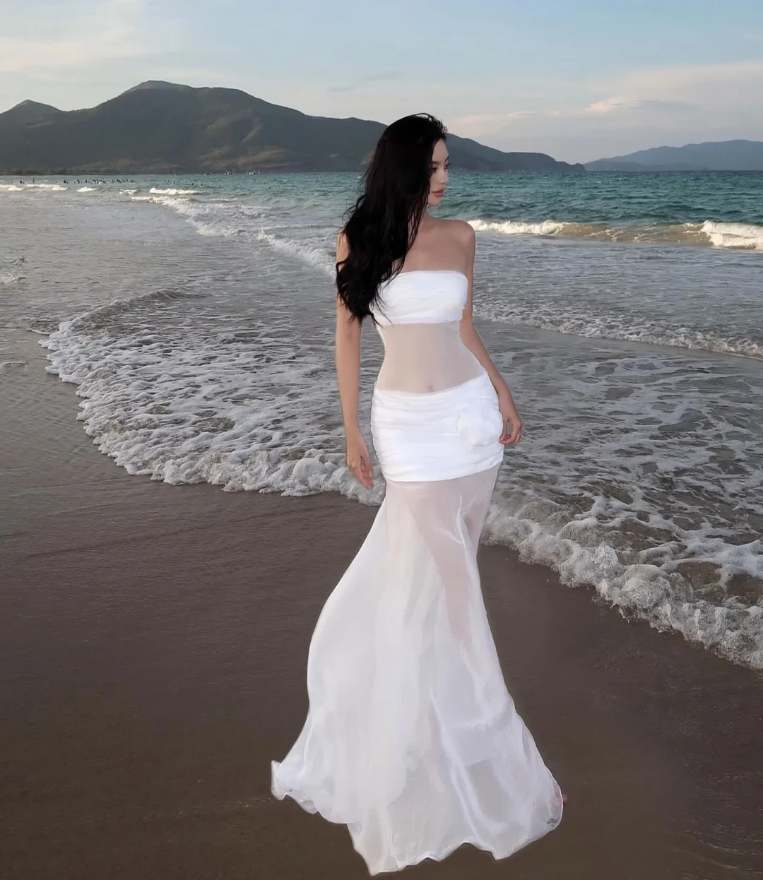 Ảnh 1 của Đầm Mermaid Trắng Cúp Ngực Size S
