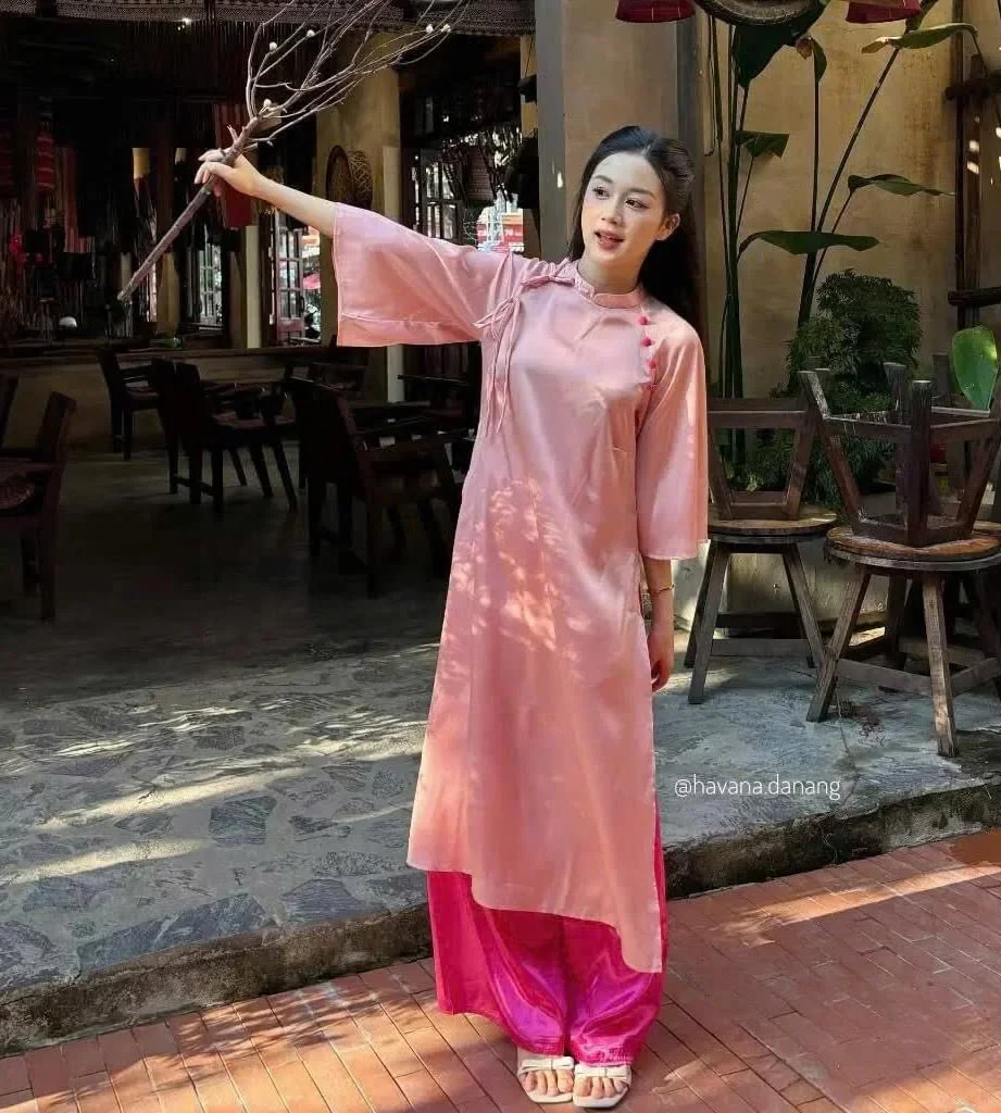 Photo 2 of Áo dài nữ hồng pastel lụa voan truyền thống