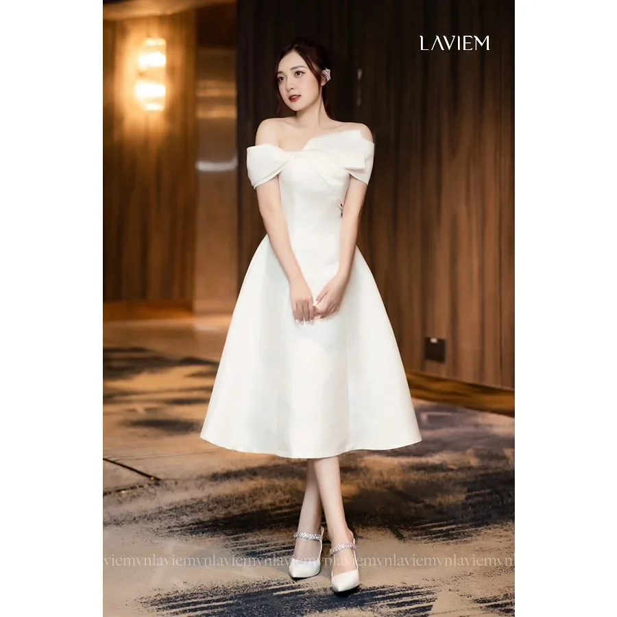 Photo 4 of Đầm maxi trắng trễ vai nơ lớn