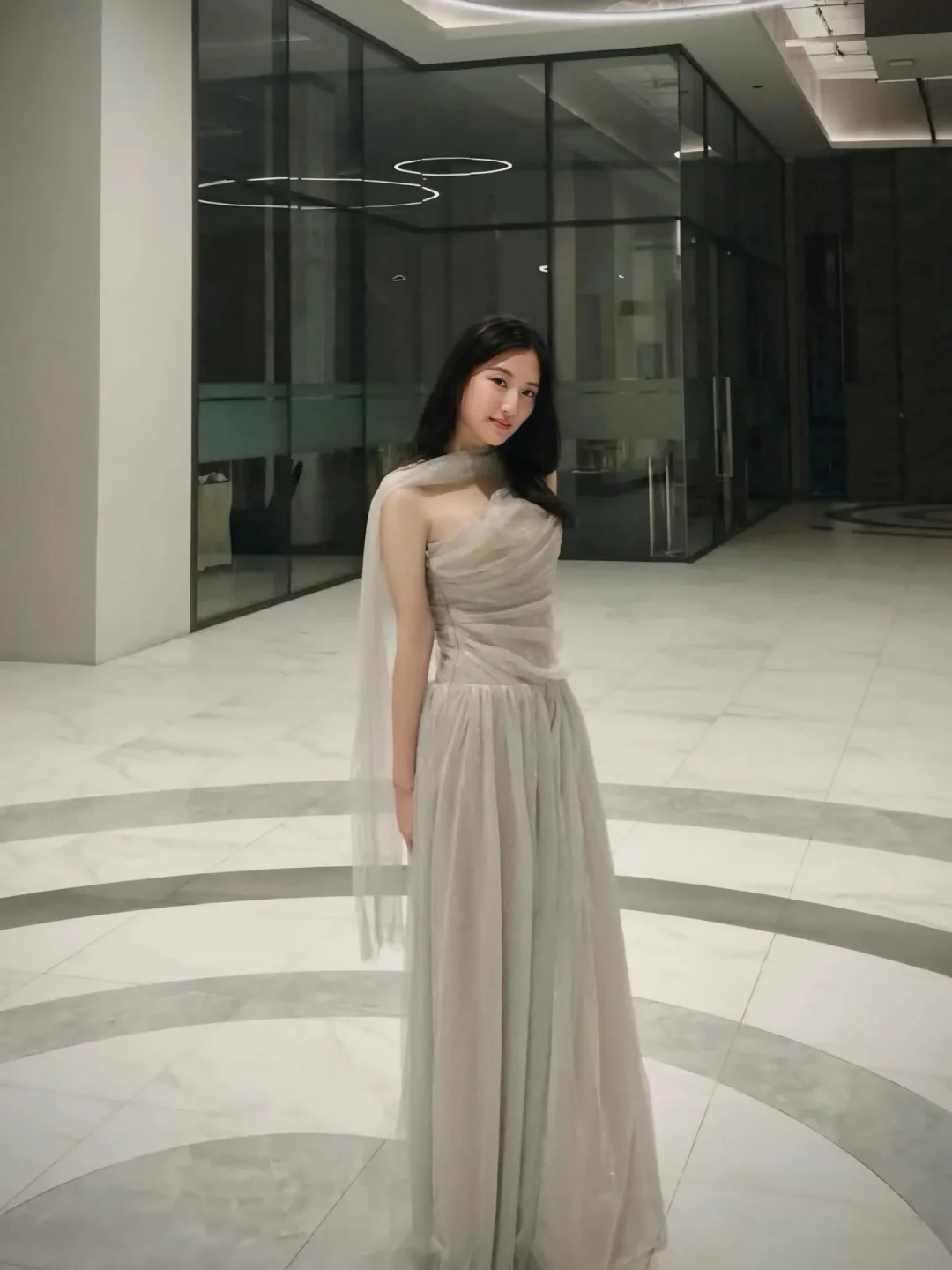 Photo 1 of Đầm tiệc một vai voan xám nhạt Chouchou
