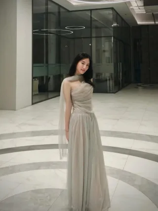 Photo 1 of Đầm tiệc một vai voan xám nhạt Chouchou